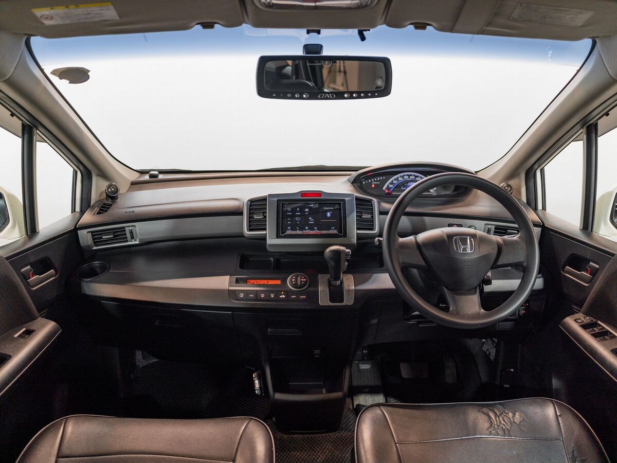 Honda Freed 2010 - фото автомобиля