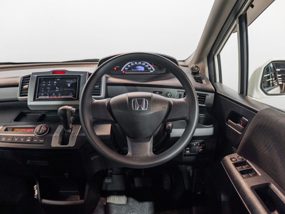 Honda Freed 2010 - фото автомобиля