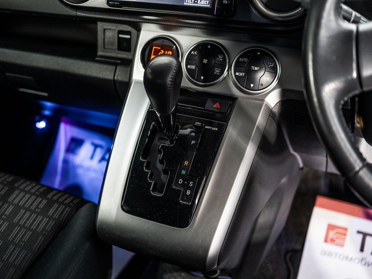 Toyota Corolla Rumion 2015 - фото автомобиля