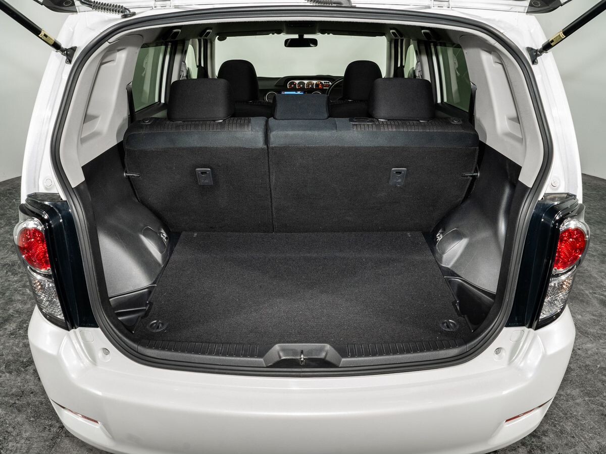 Toyota Corolla Rumion 2015 - фото автомобиля