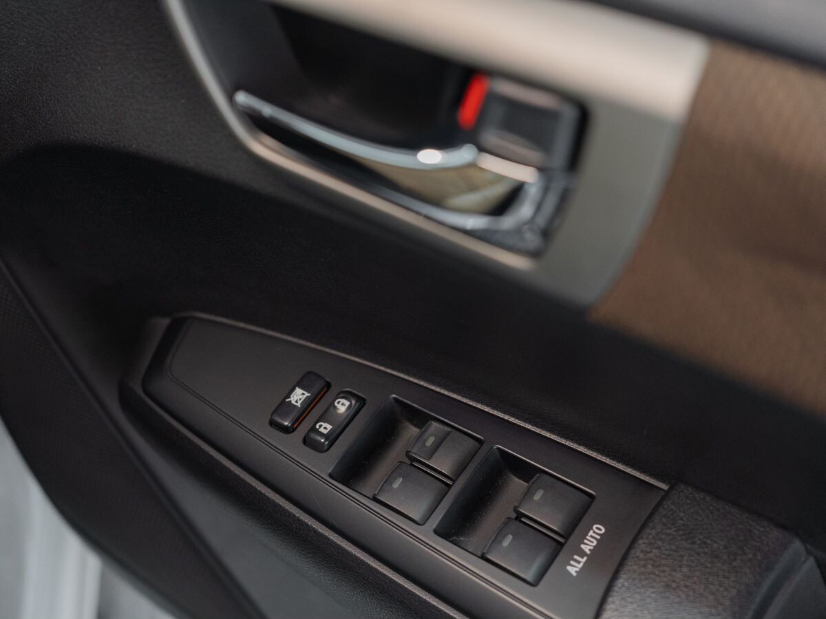 Toyota Corolla 2012 - фото автомобиля