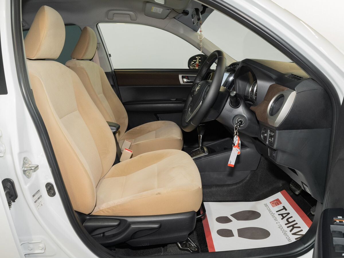 Toyota Corolla 2012 - фото автомобиля