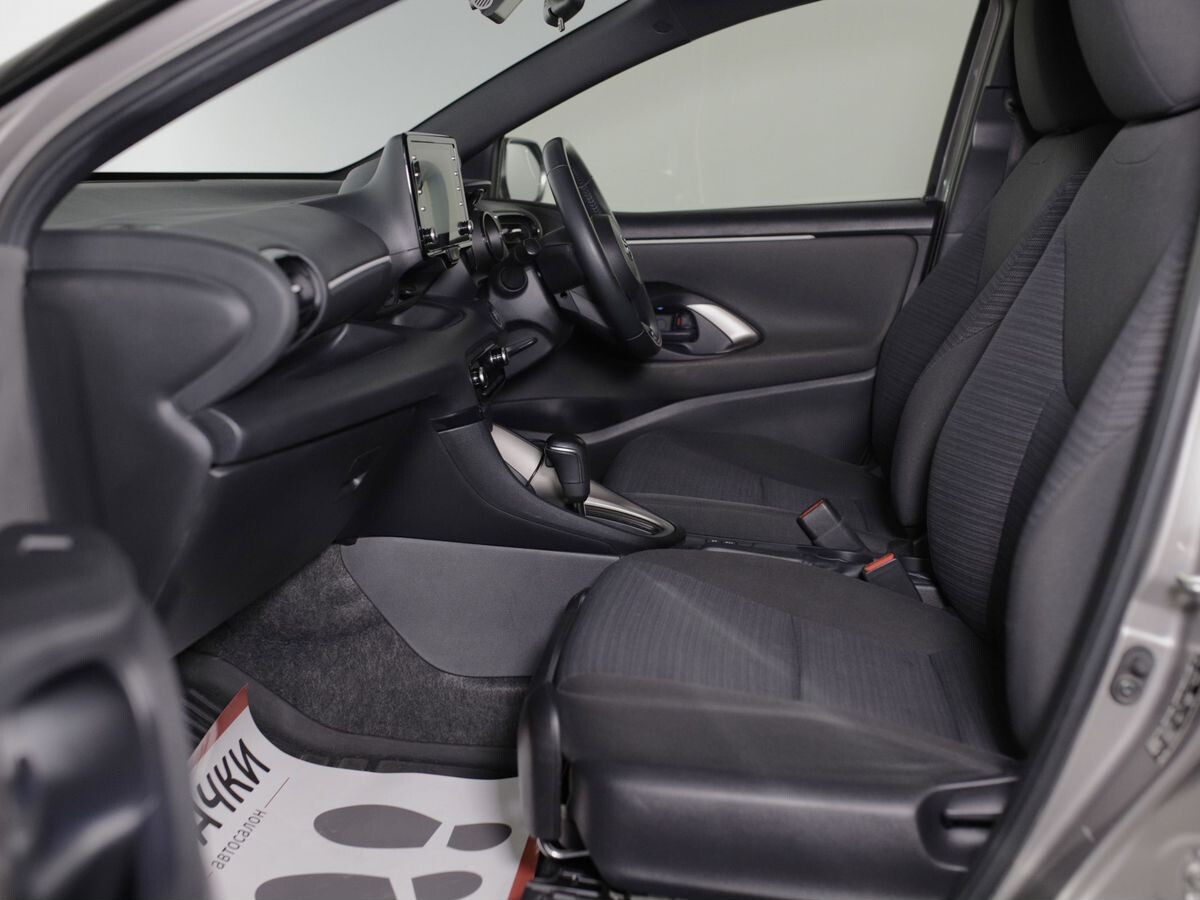 Toyota Yaris 2020 - фото автомобиля