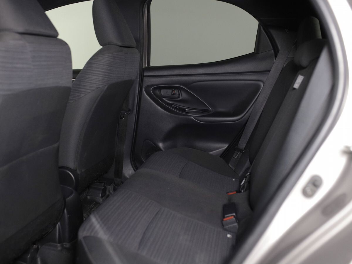 Toyota Yaris 2020 - фото автомобиля