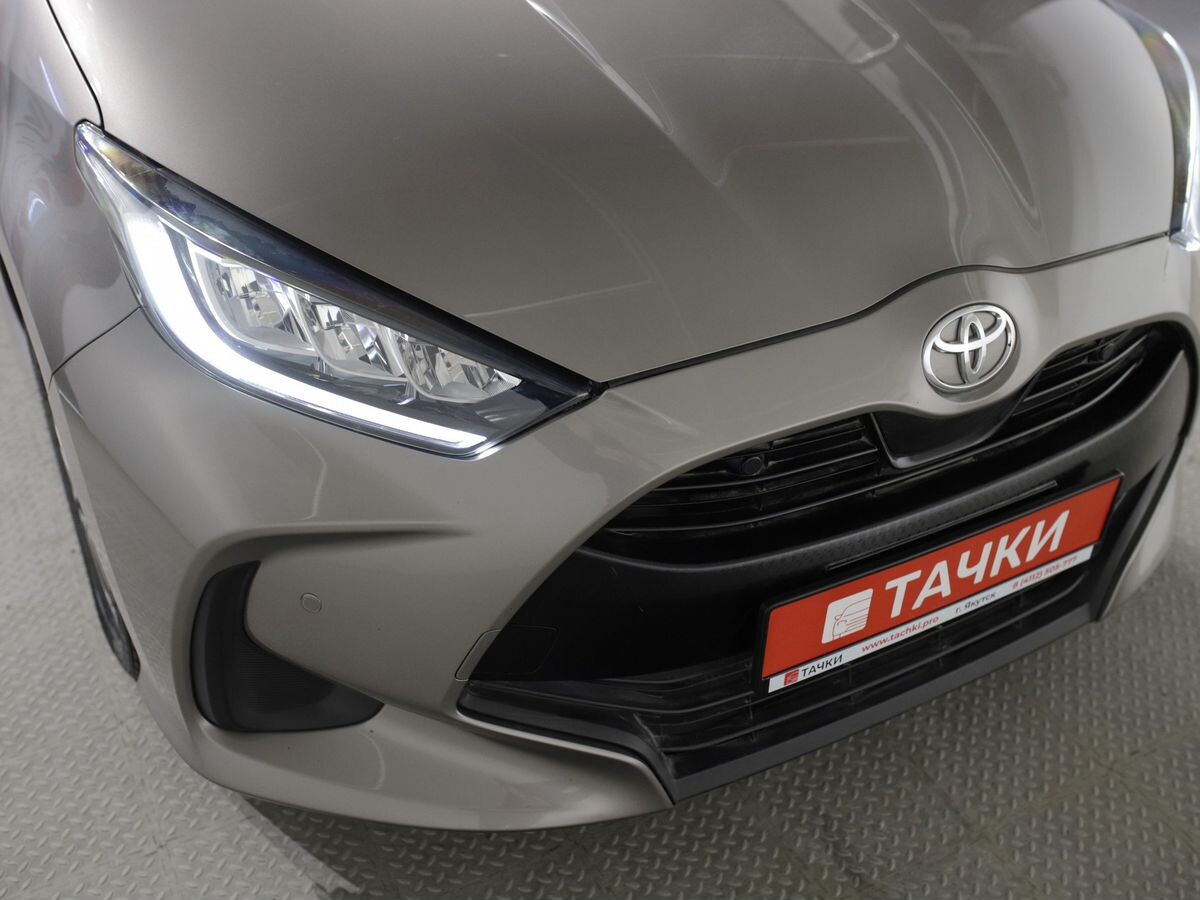 Toyota Yaris 2020 - фото автомобиля