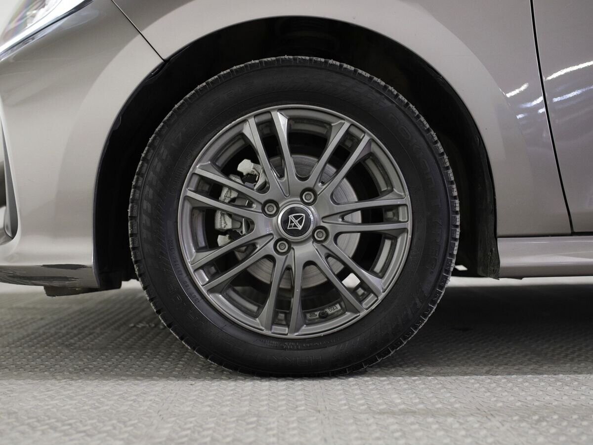 Toyota Yaris 2020 - фото автомобиля