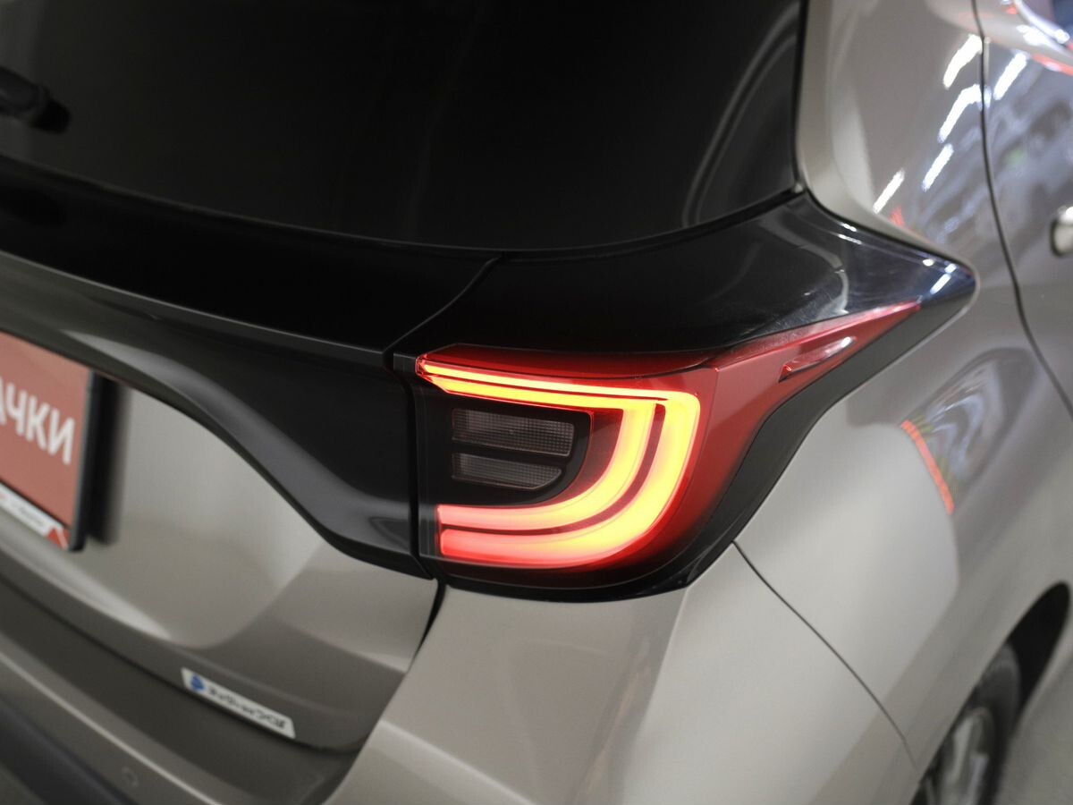 Toyota Yaris 2020 - фото автомобиля