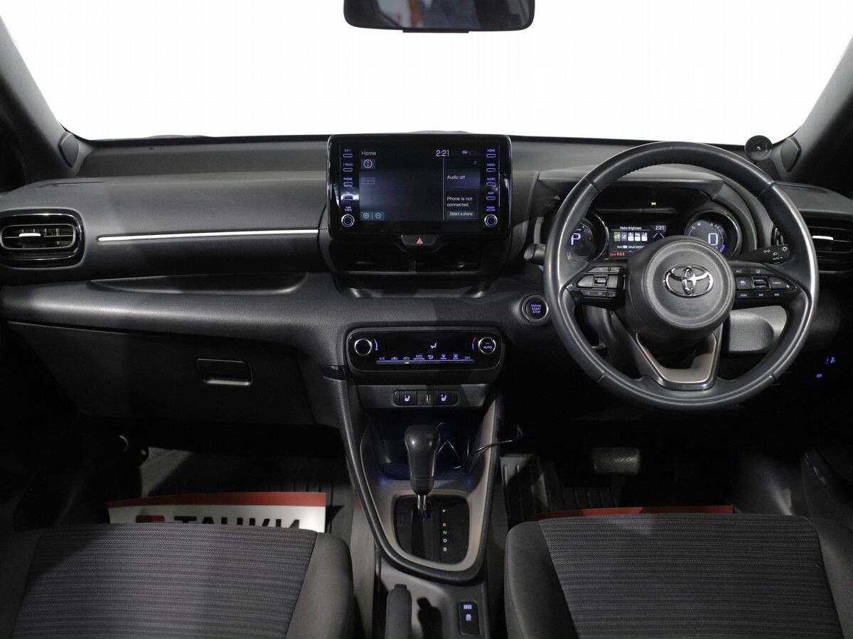 Toyota Yaris 2020 - фото автомобиля