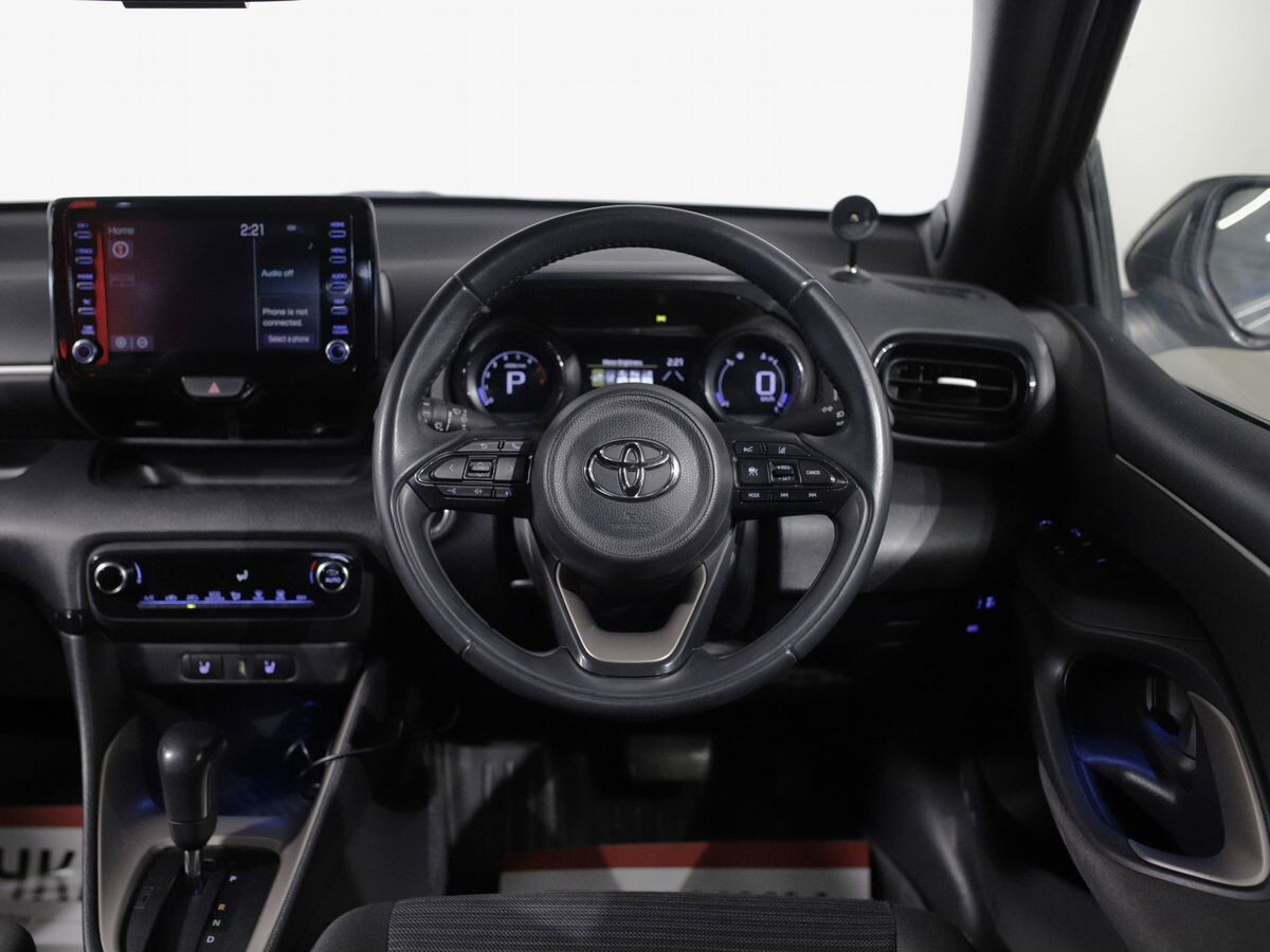 Toyota Yaris 2020 - фото автомобиля