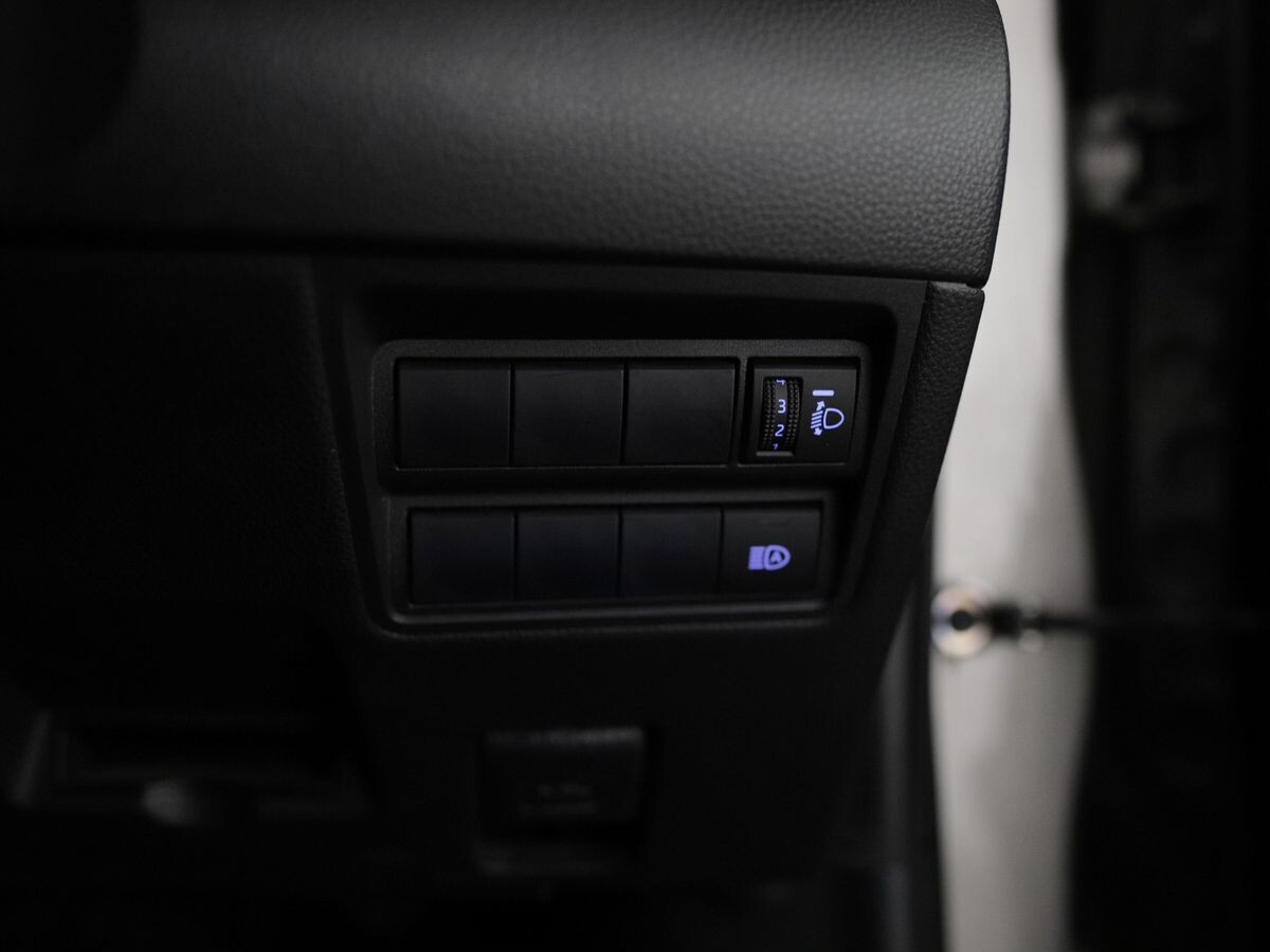 Toyota Yaris 2020 - фото автомобиля