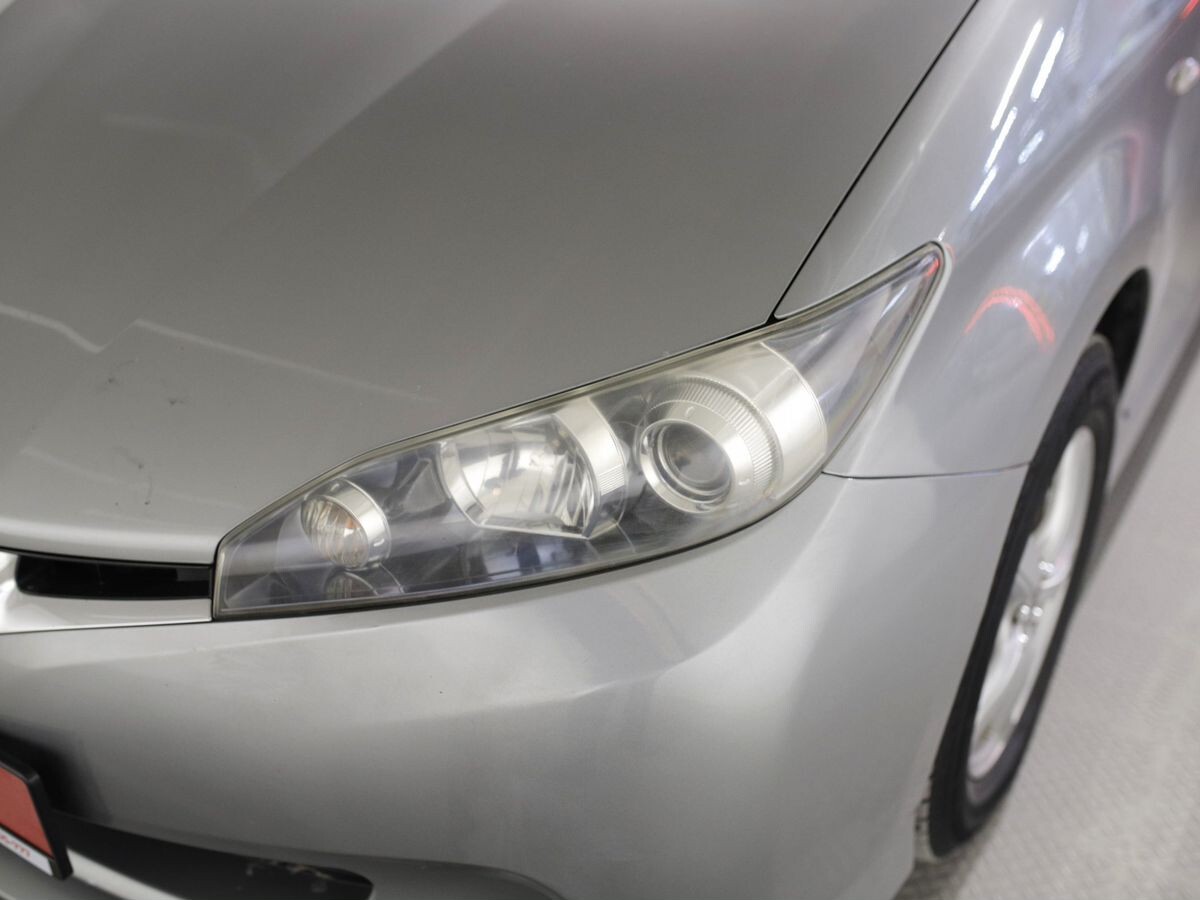 Toyota Wish 2010 - фото автомобиля