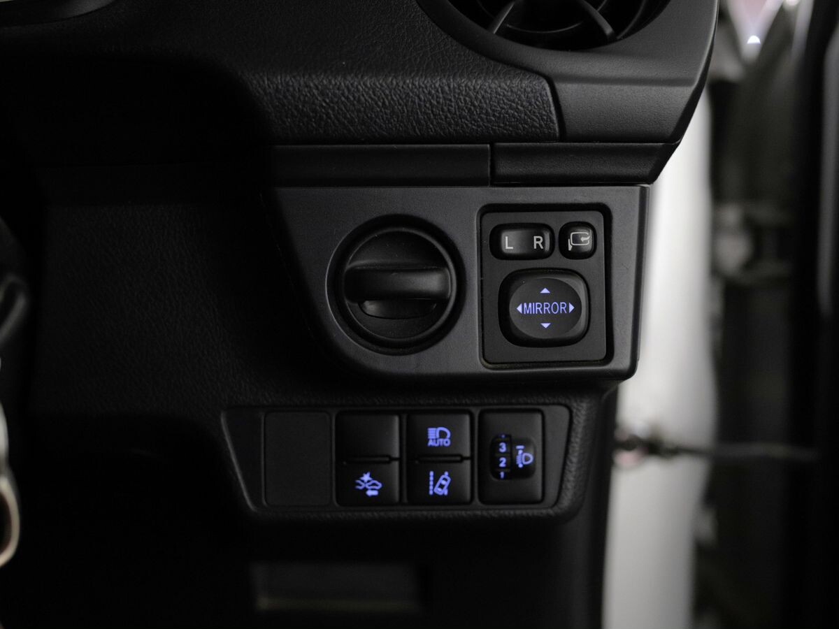 Toyota Corolla 2017 - фото автомобиля