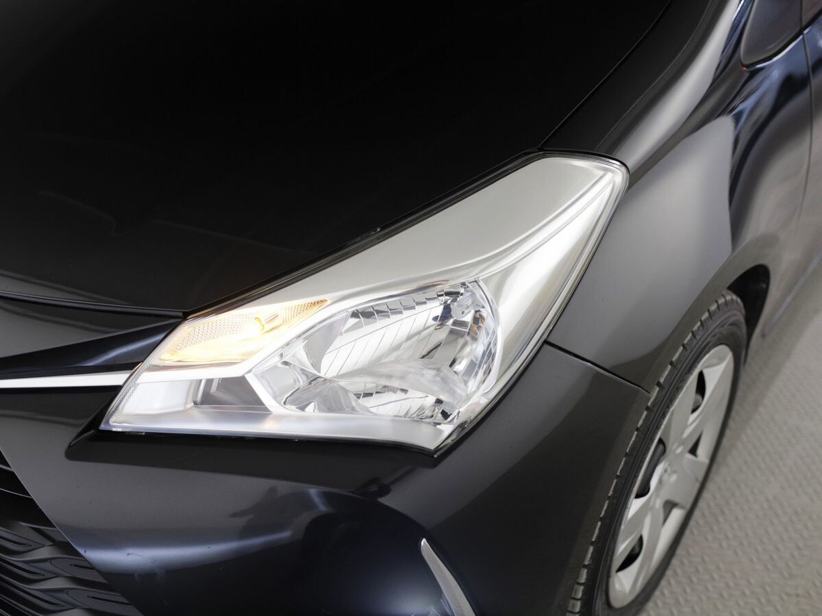 Toyota Vitz 2017 - фото автомобиля