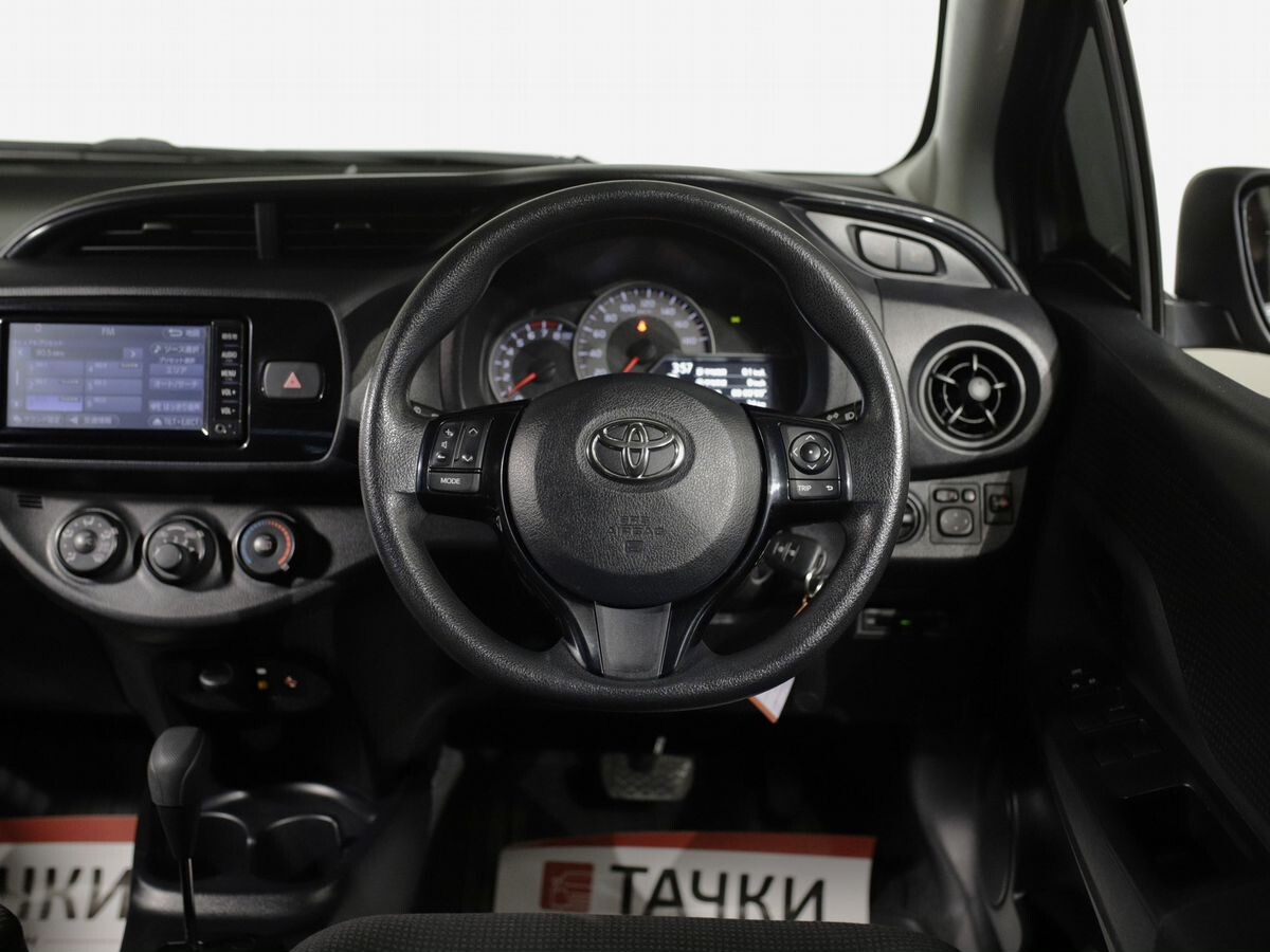 Toyota Vitz 2017 - фото автомобиля