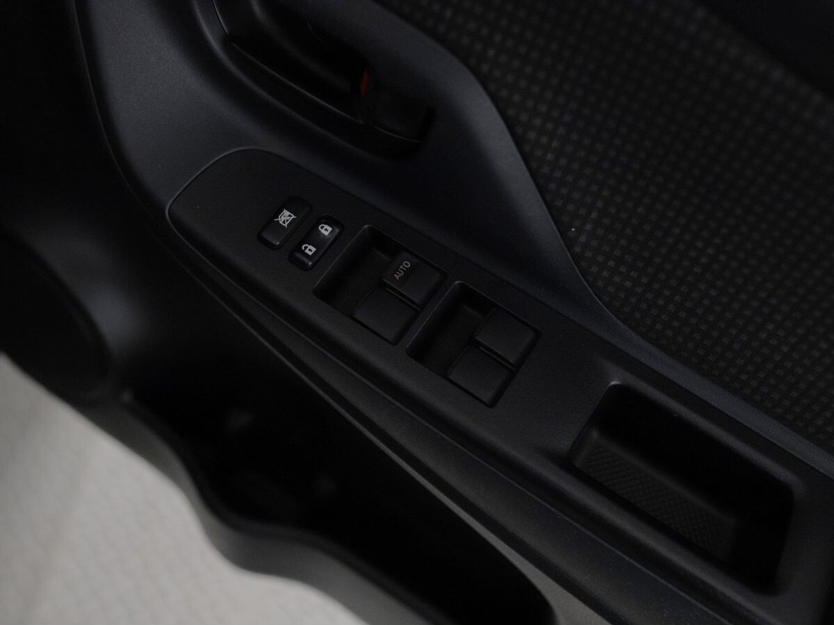 Toyota Vitz 2017 - фото автомобиля