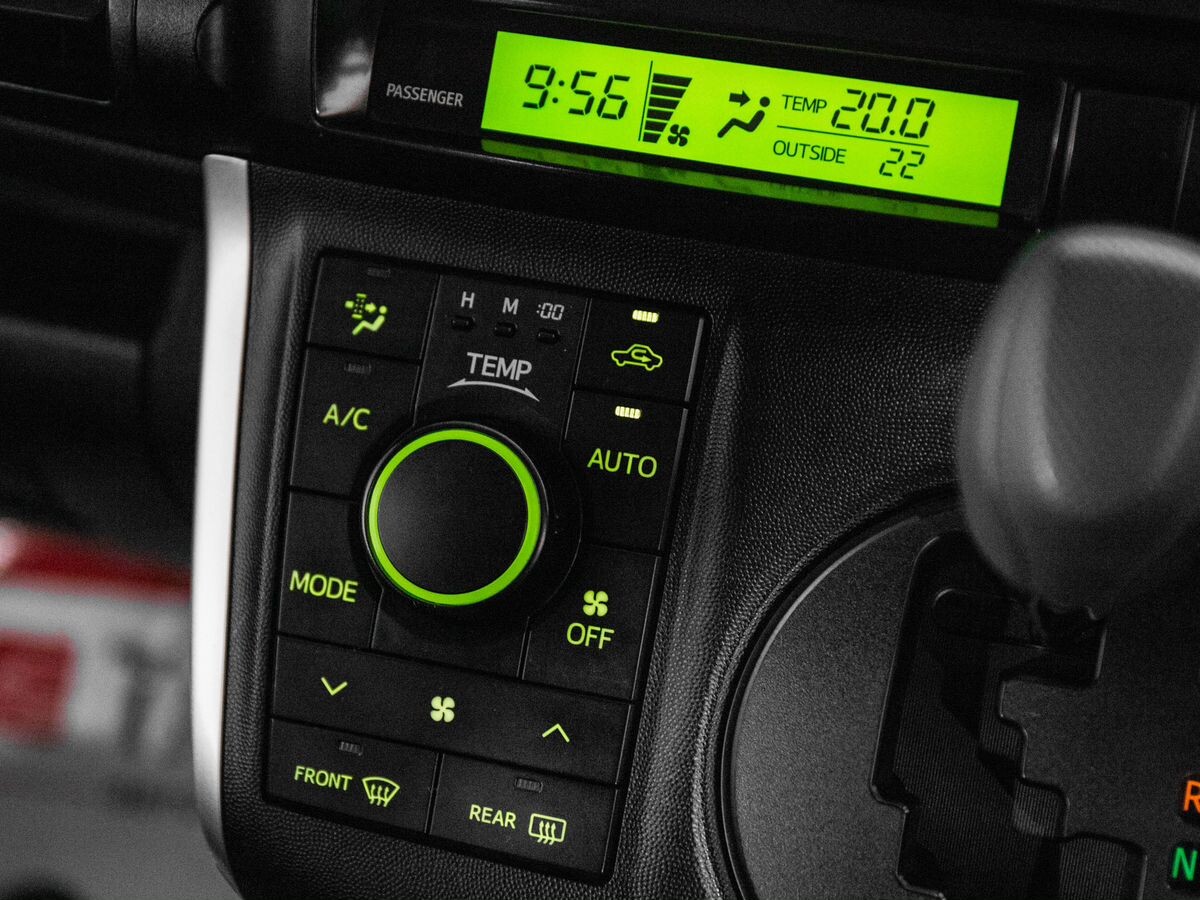 Toyota Wish 2009 - фото автомобиля