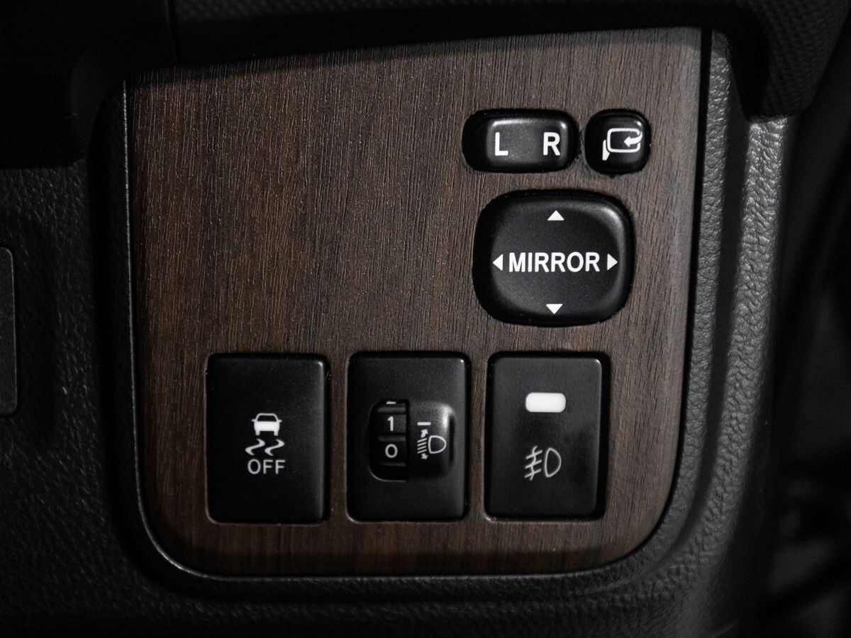 Toyota Wish 2009 - фото автомобиля