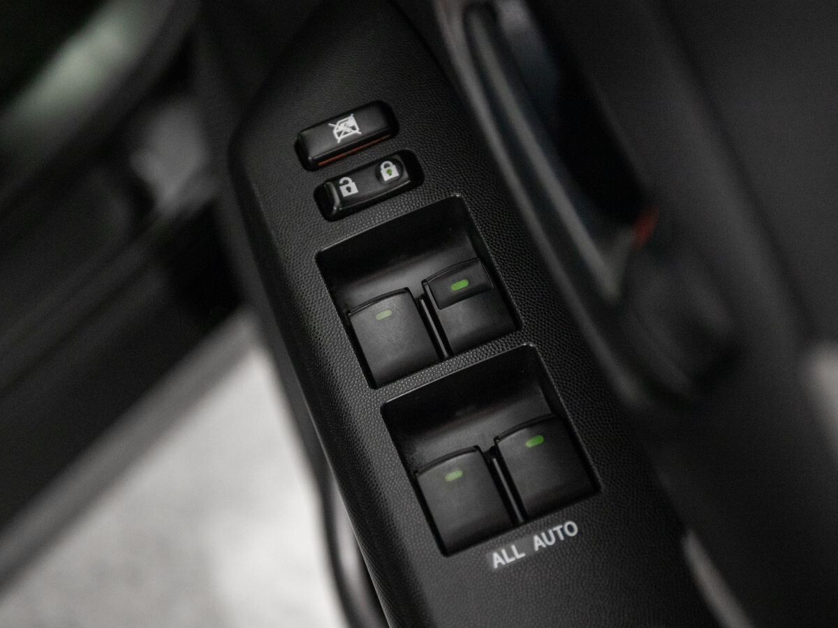 Toyota Wish 2009 - фото автомобиля