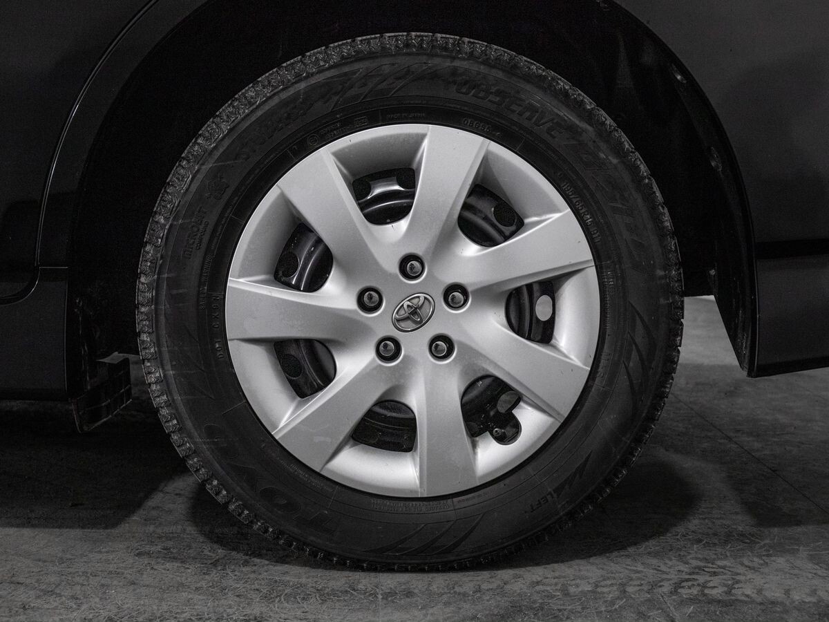 Toyota Wish 2009 - фото автомобиля