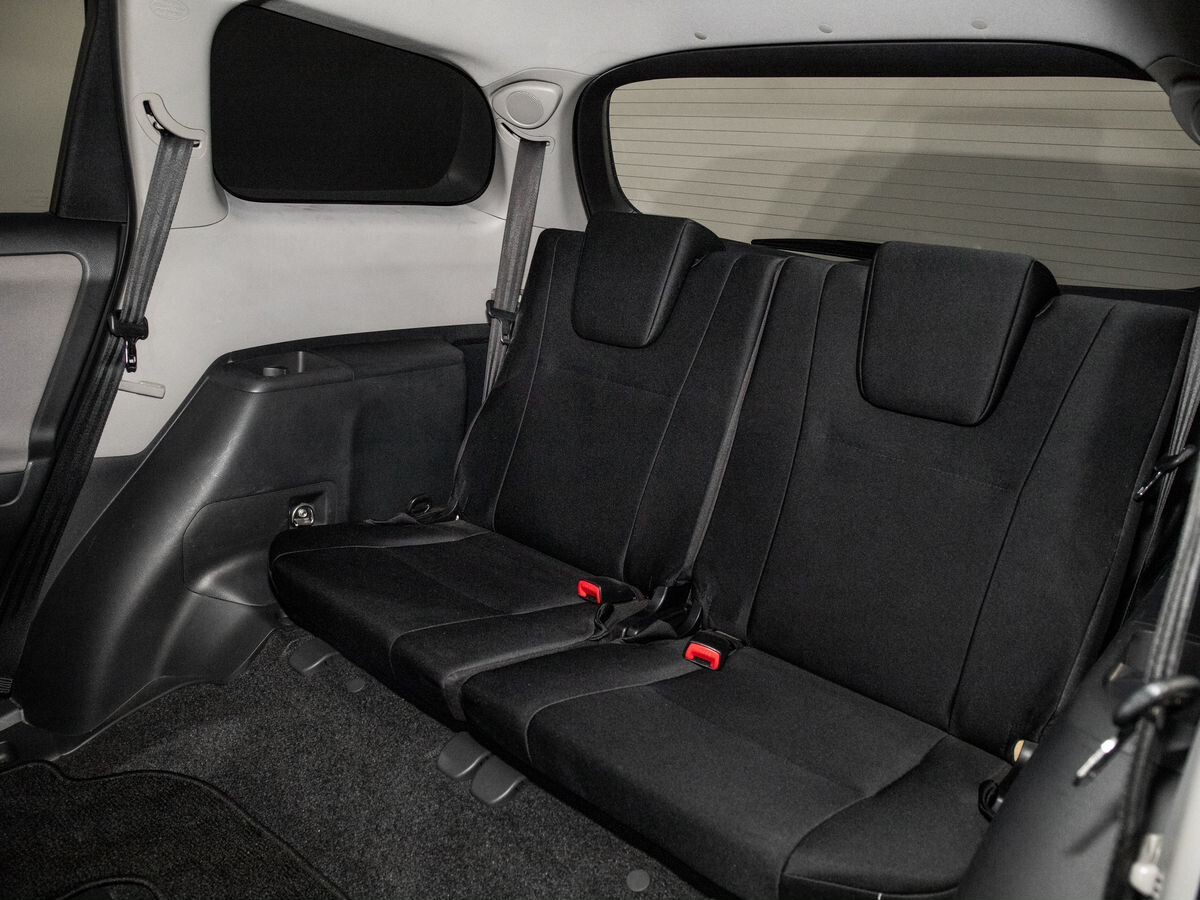 Toyota Wish 2009 - фото автомобиля