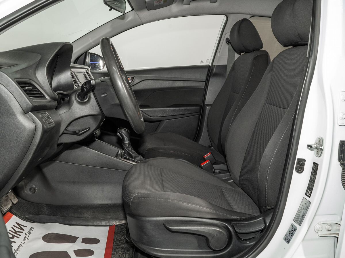 Hyundai Solaris 2018 - фото автомобиля