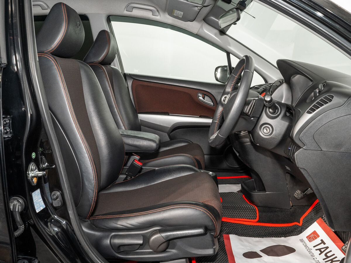 Honda Stream 2009 - фото автомобиля