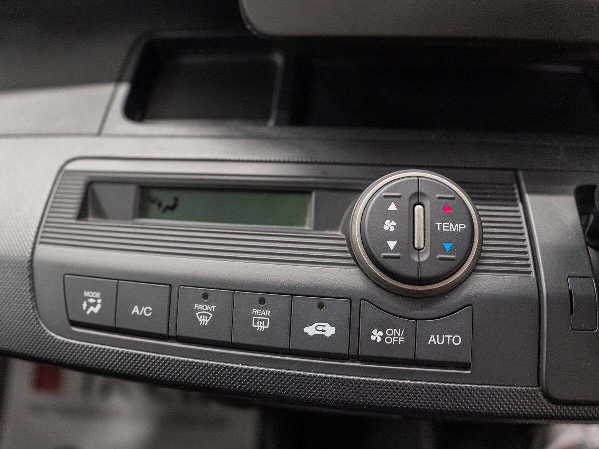 Honda Freed Spike 2011 - фото автомобиля