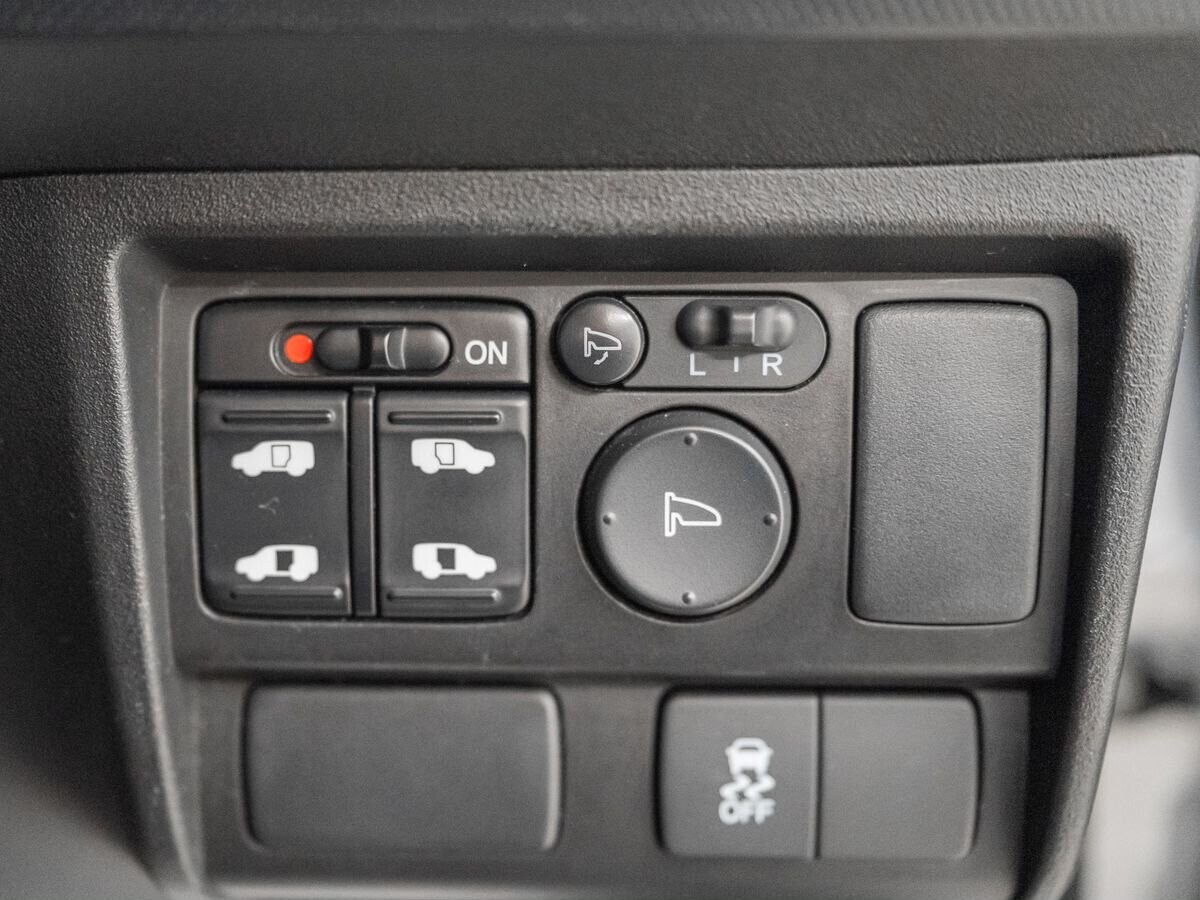 Honda Freed Spike 2011 - фото автомобиля