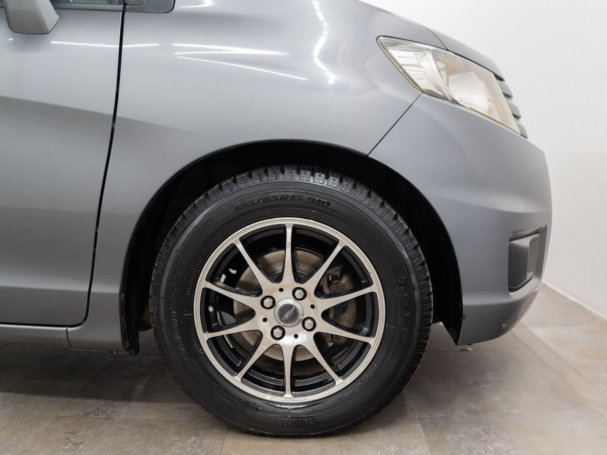 Honda Freed Spike 2011 - фото автомобиля