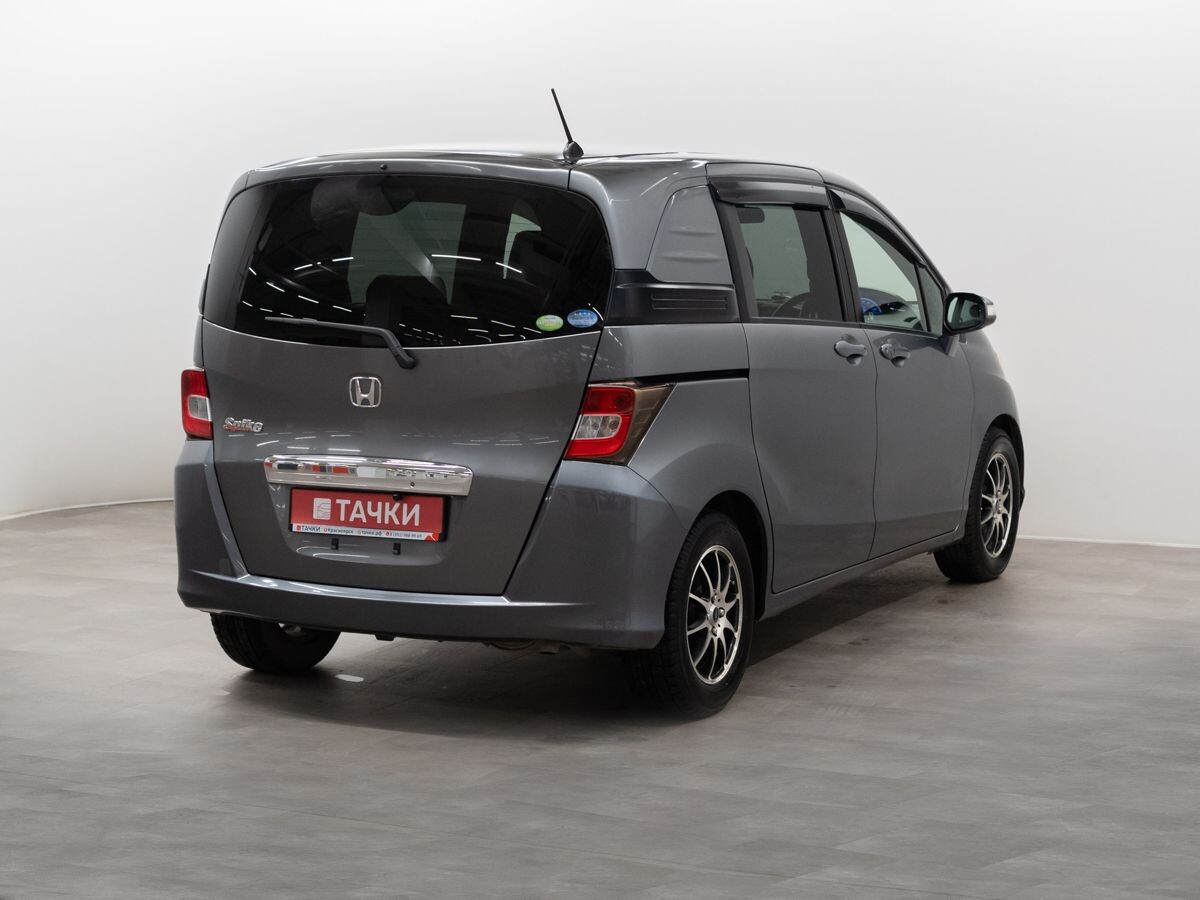 Honda Freed Spike 2011 - фото автомобиля