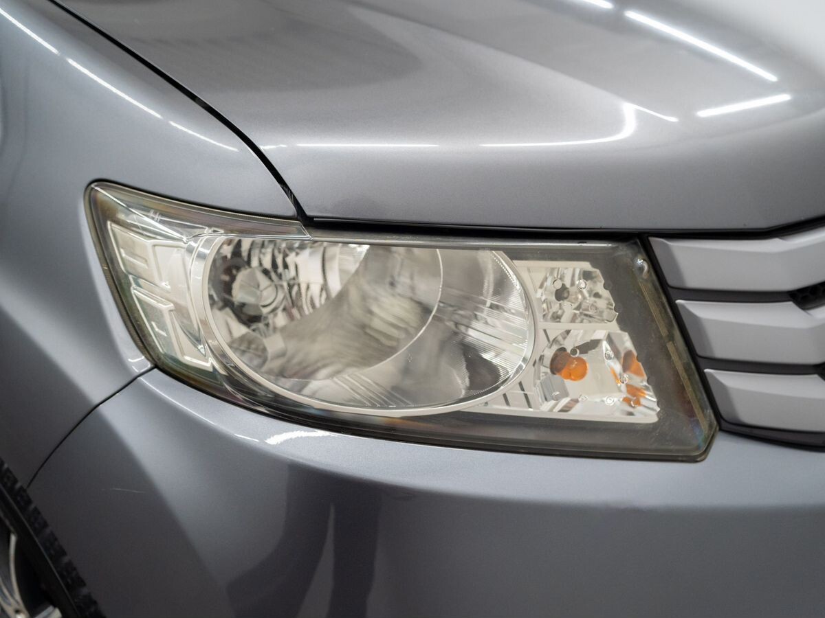 Honda Freed Spike 2011 - фото автомобиля