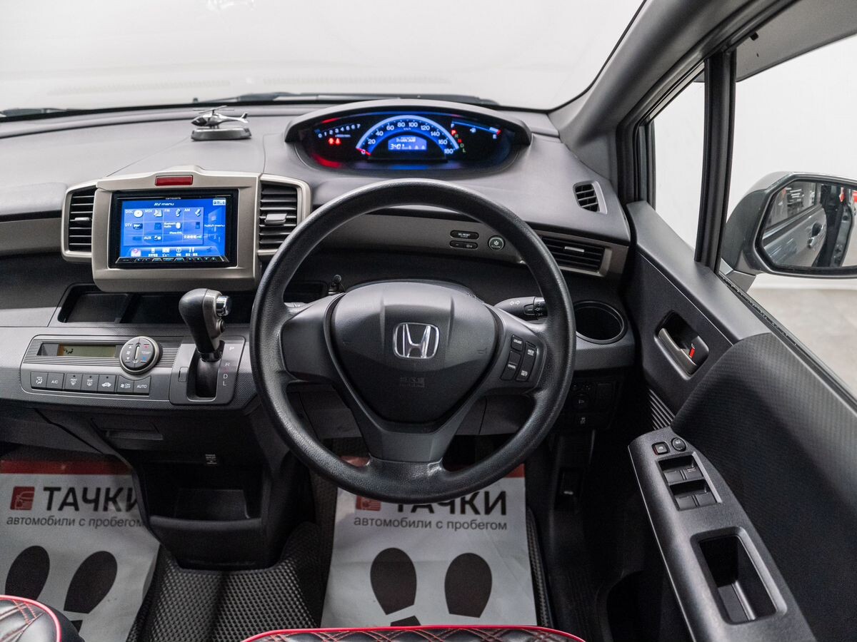 Honda Freed Spike 2011 - фото автомобиля