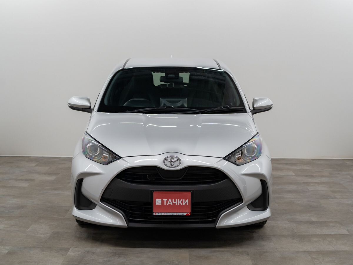 Toyota Yaris 2021 - фото автомобиля