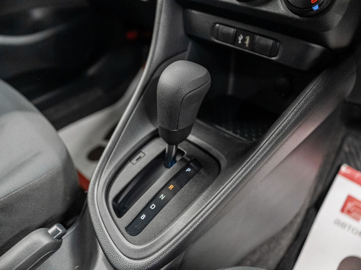 Toyota Yaris 2021 - фото автомобиля