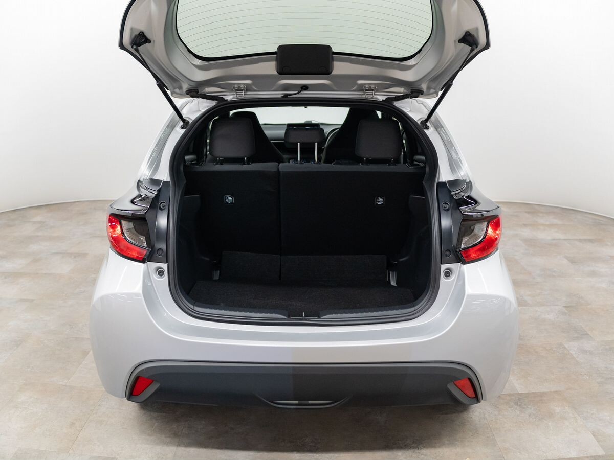 Toyota Yaris 2021 - фото автомобиля