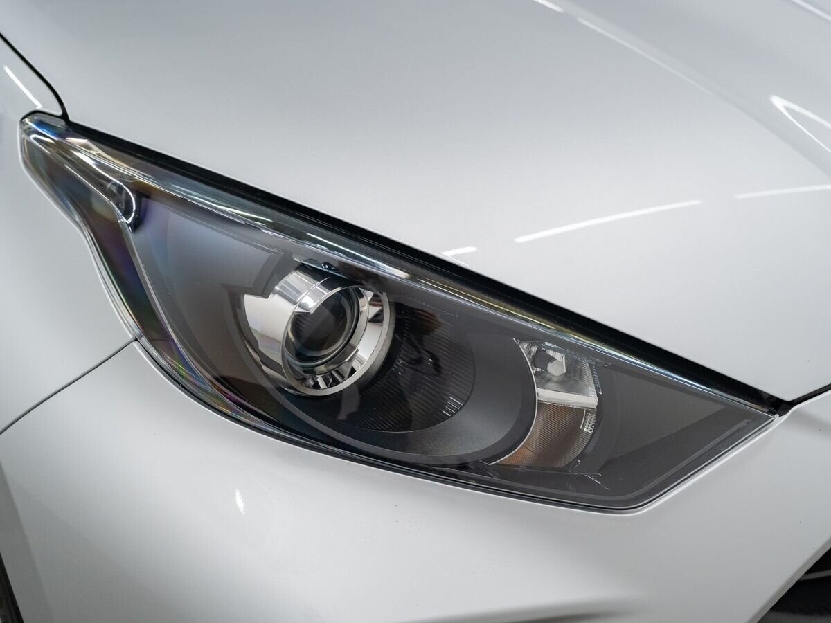 Toyota Yaris 2021 - фото автомобиля