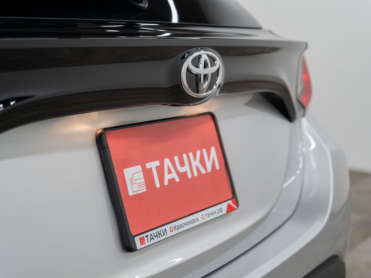 Toyota Yaris 2021 - фото автомобиля