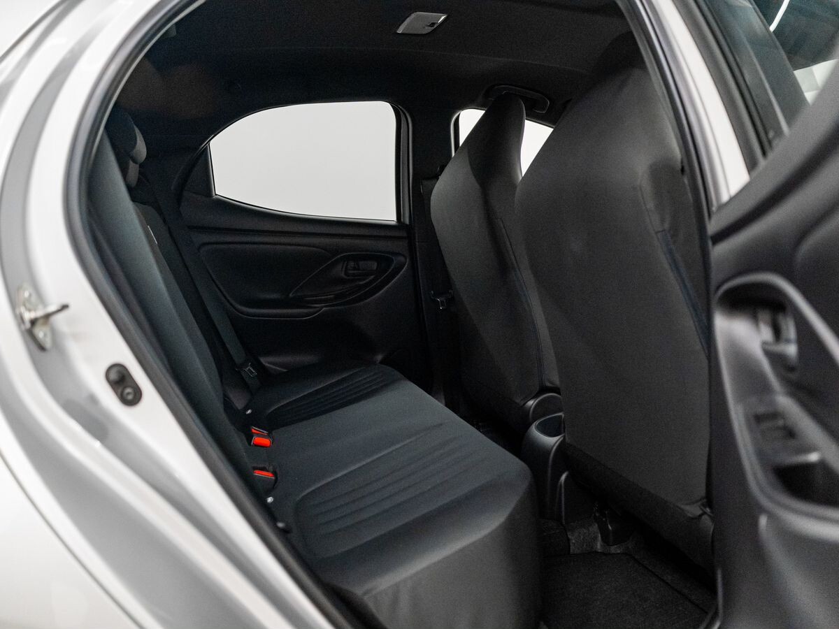 Toyota Yaris 2021 - фото автомобиля