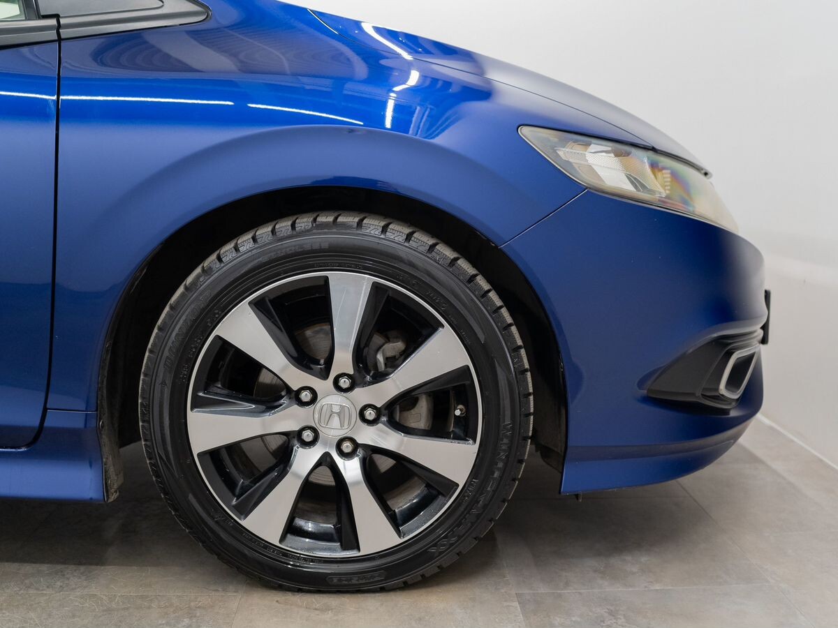 Honda Jade 2015 - фото автомобиля