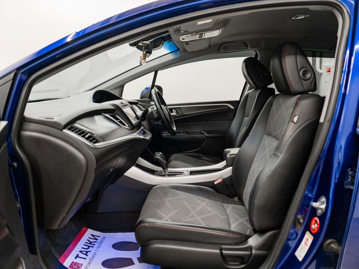 Honda Jade 2015 - фото автомобиля