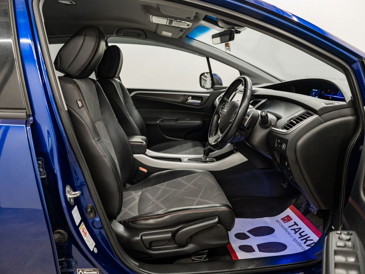 Honda Jade 2015 - фото автомобиля