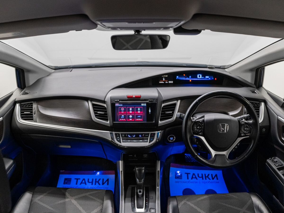 Honda Jade 2015 - фото автомобиля