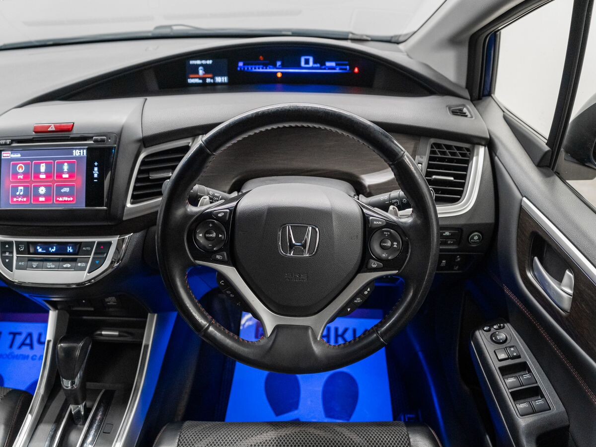 Honda Jade 2015 - фото автомобиля