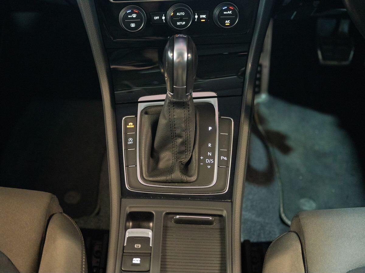 Volkswagen Golf 2013 - фото автомобиля