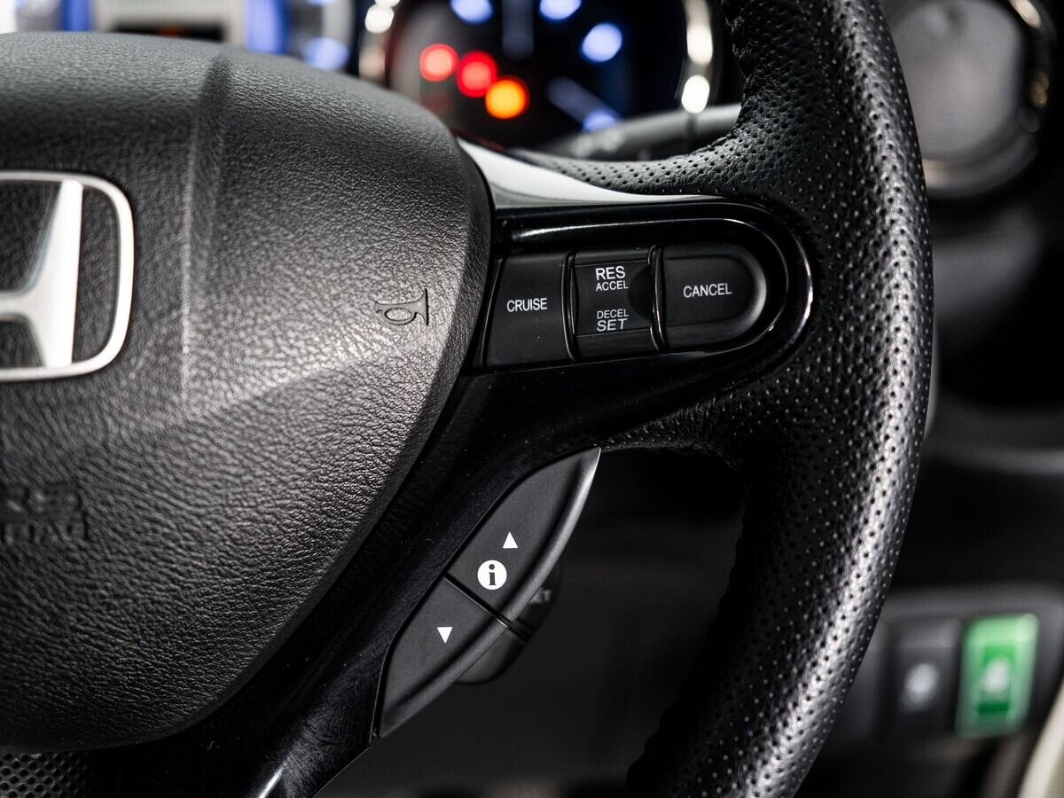 Honda Fit Shuttle 2012 - фото автомобиля