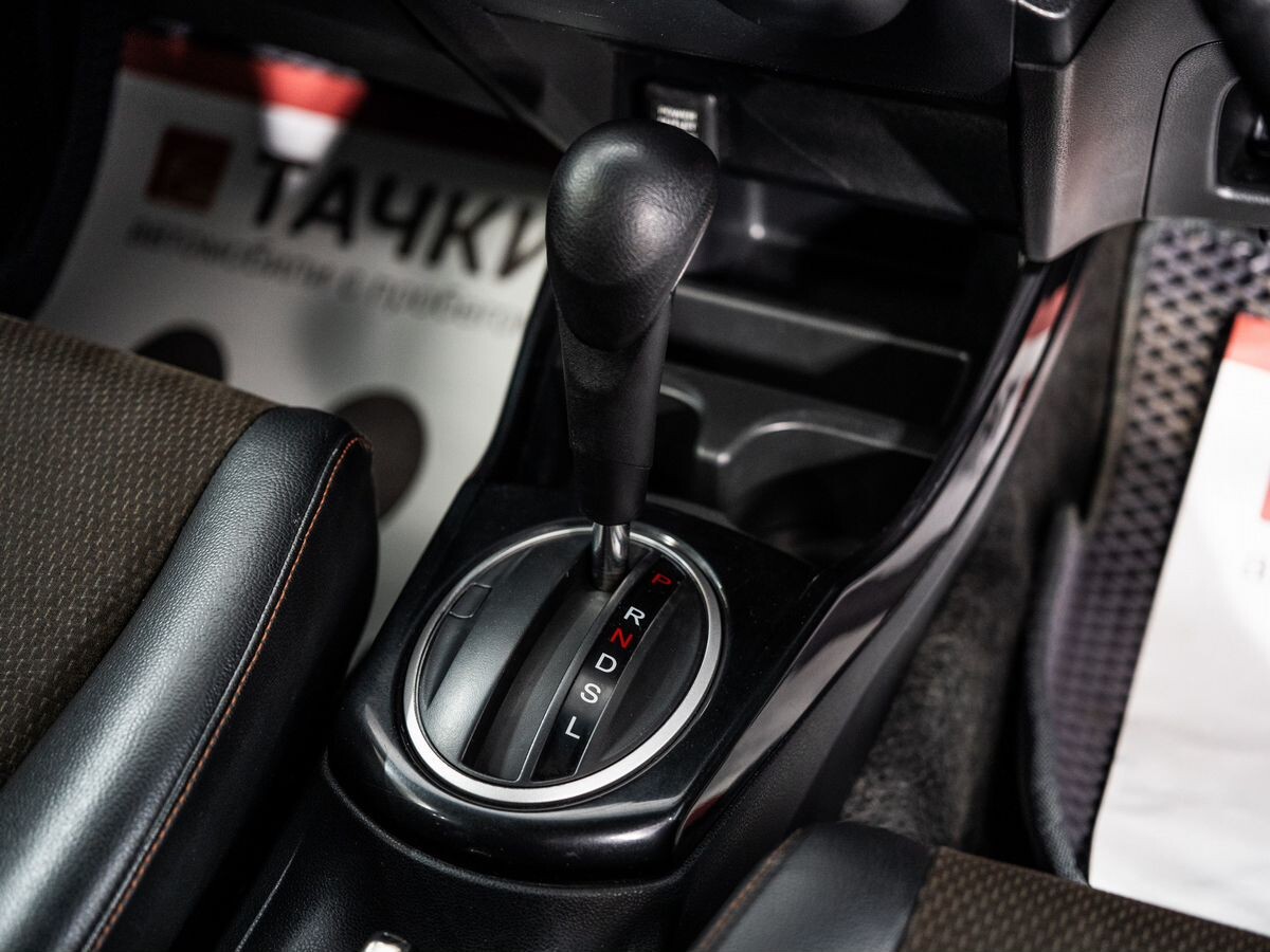 Honda Fit Shuttle 2012 - фото автомобиля