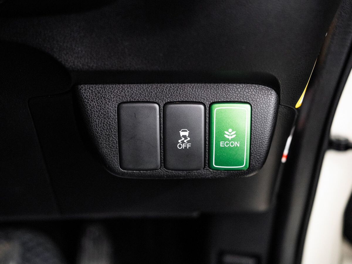 Honda Fit Shuttle 2012 - фото автомобиля