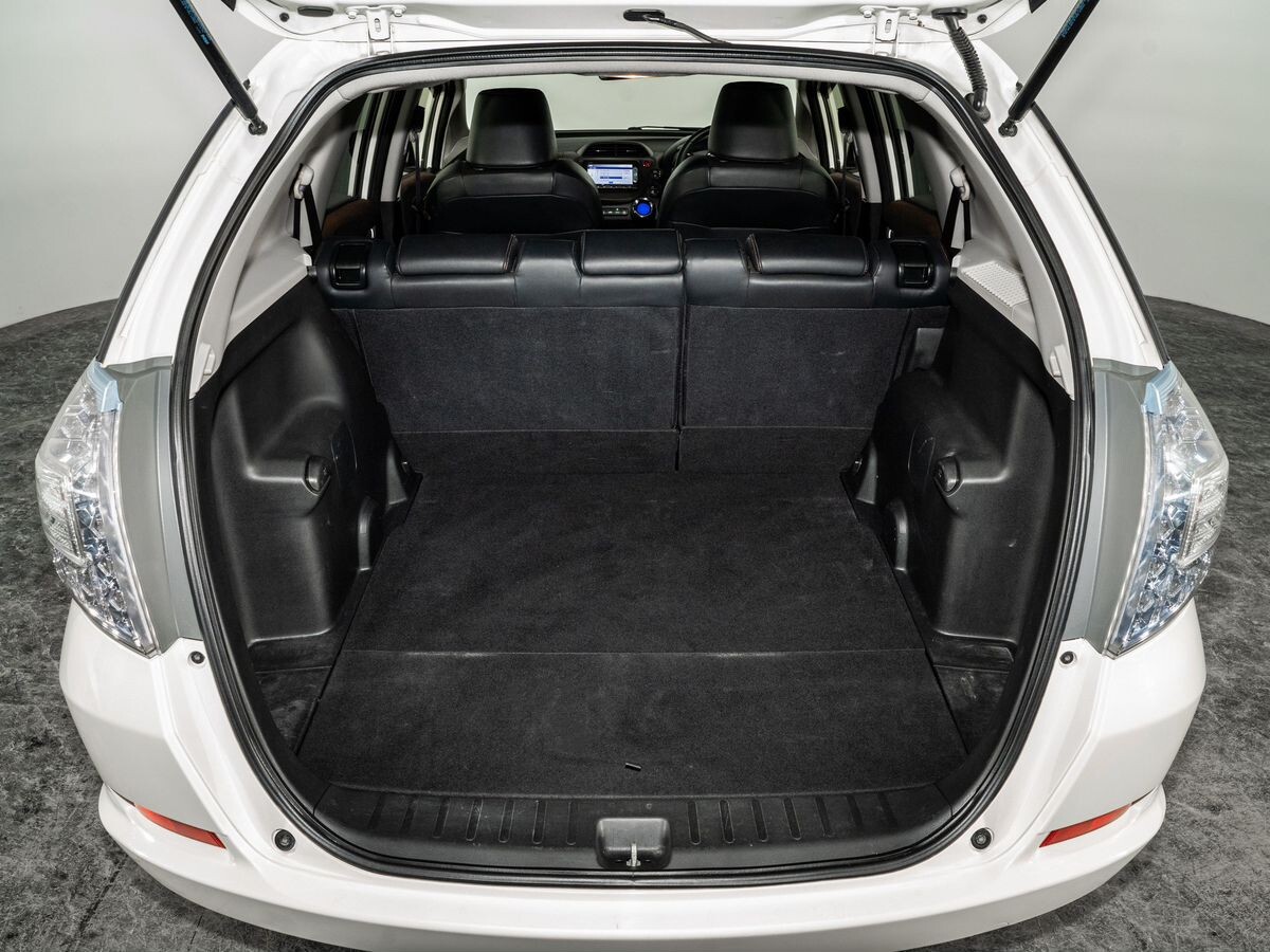 Honda Fit Shuttle 2012 - фото автомобиля