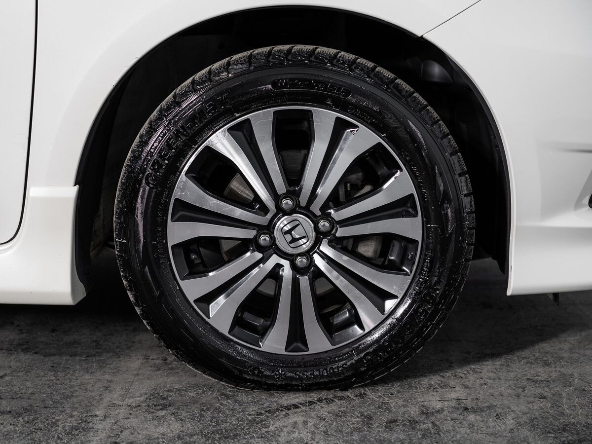 Honda Fit Shuttle 2012 - фото автомобиля