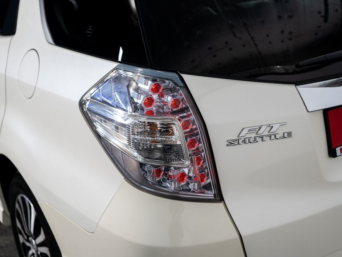 Honda Fit Shuttle 2012 - фото автомобиля